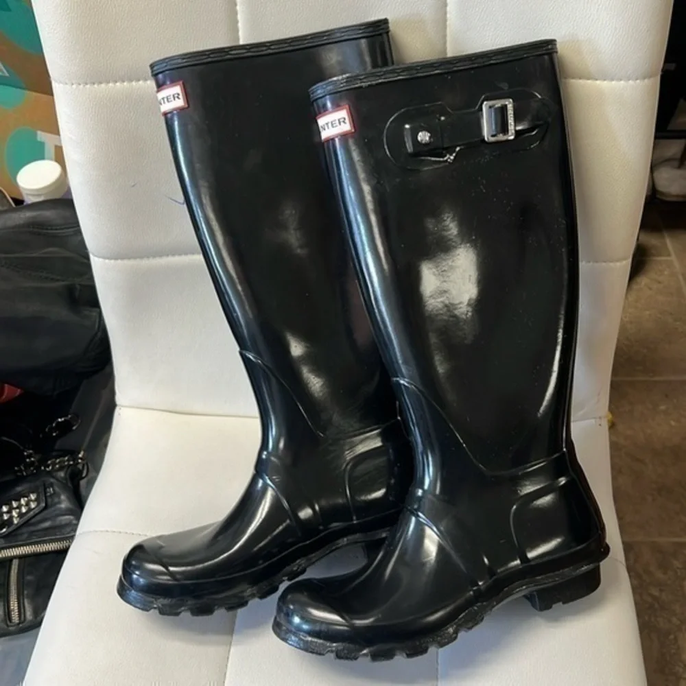 Hunter Black Gloss Tall Rain Boot Size US7M